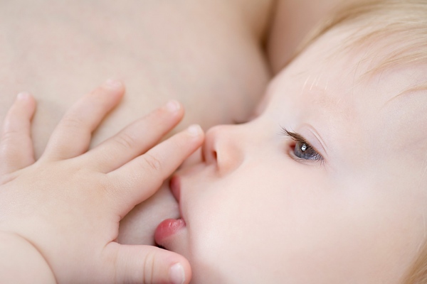Cách trị nẻ mặt an toàn cho trẻ sơ sinh ngay tại nhà