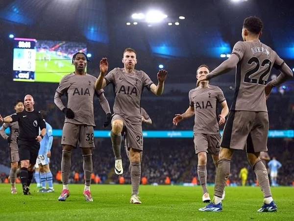 Tin Tottenham 4/12: HLV Postecoglou thừa nhận thoát thua may mắn