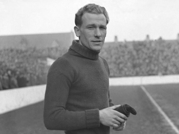 Bert Trautmann là một trong những thủ môn Man City nổi tiếng nhất trong lịch sử