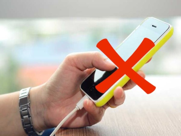 Kiểm tra cổng sạc có bị hỏng phần cứng